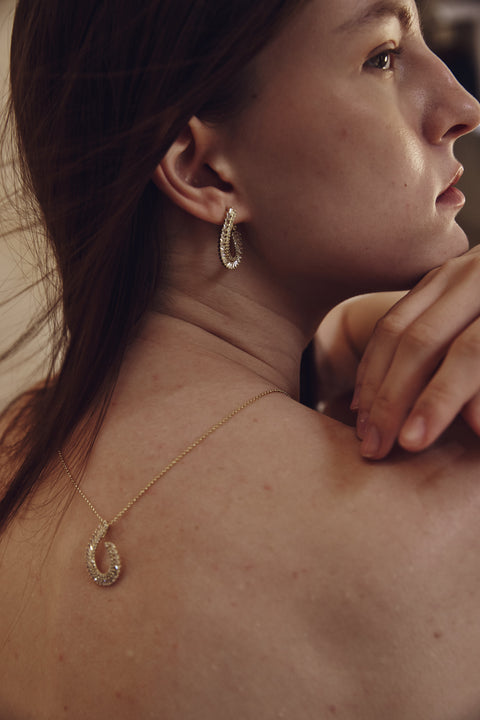 IRRESISTIBLE——––NECKLACE